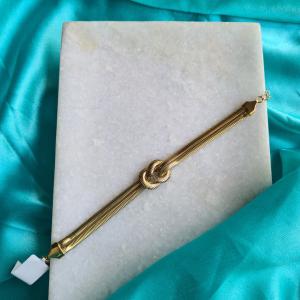 Twisted loose bracelet