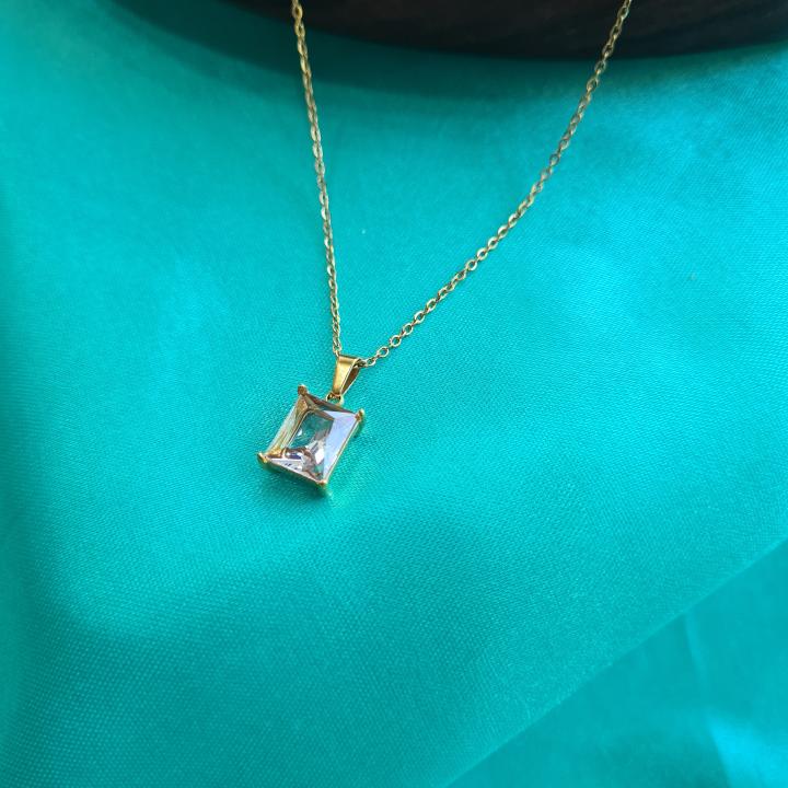 Clasic Moonstone Necklace